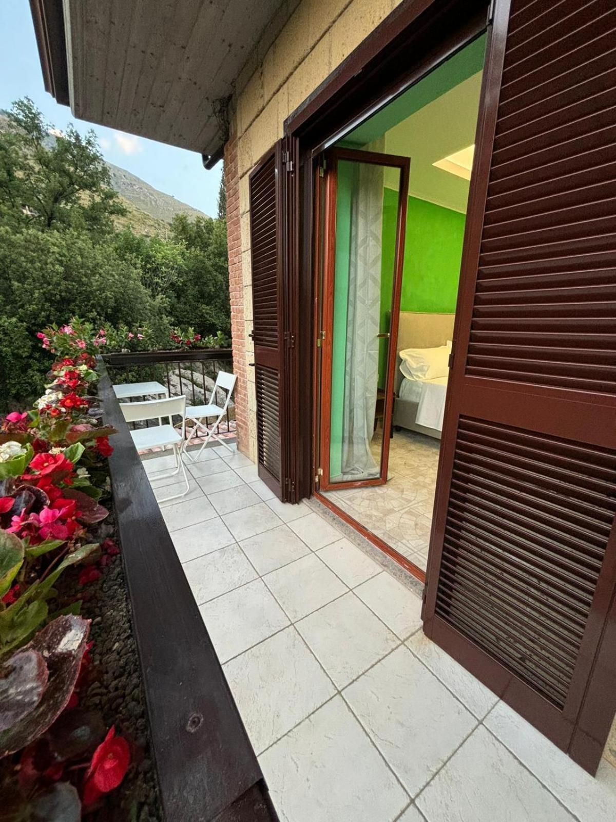 Domus Arco Romano Guest House إيتري المظهر الخارجي الصورة
