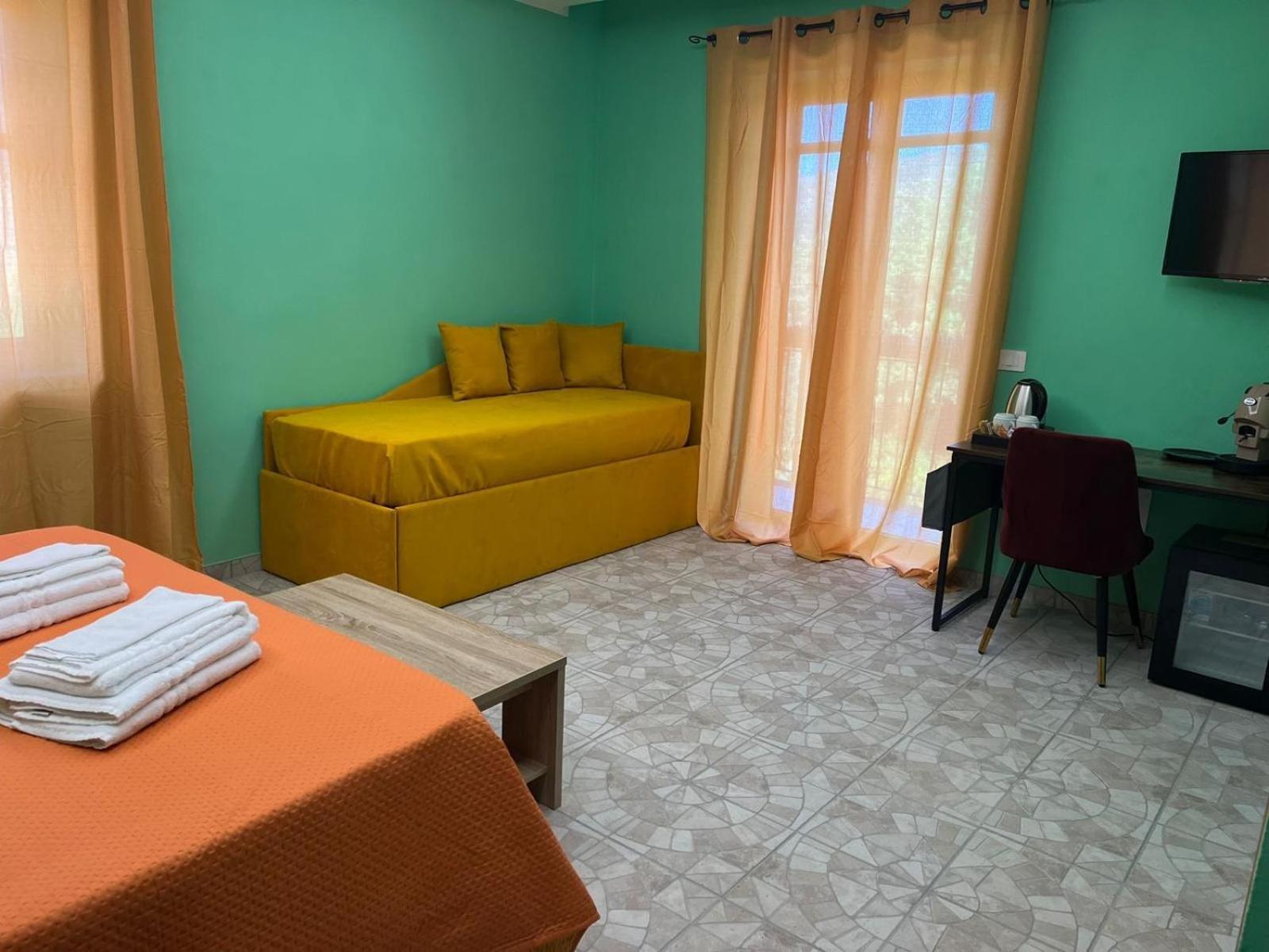Domus Arco Romano Guest House إيتري المظهر الخارجي الصورة